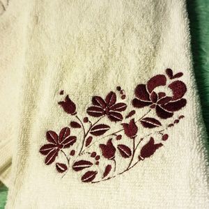 Embroidered Hand Towel with hungarian Kalocsa Design